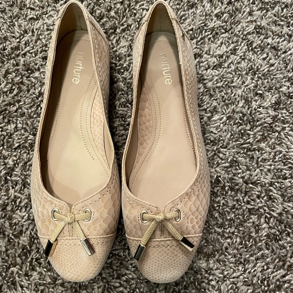 Nurture, size 7, cream